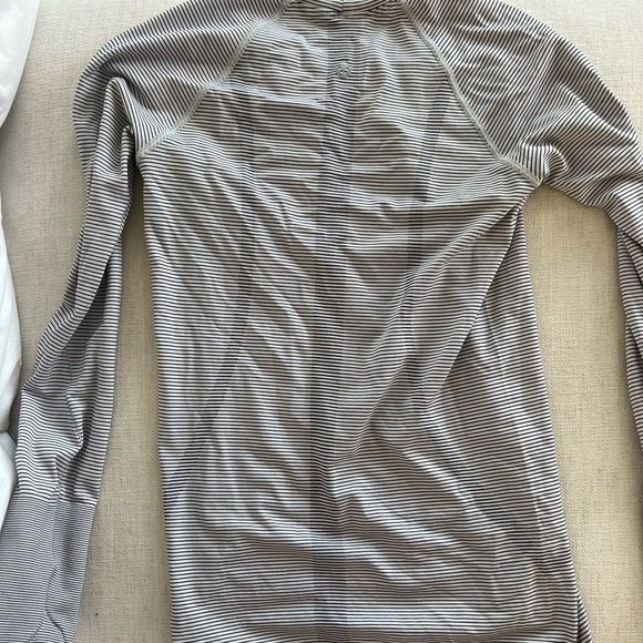 Lululemon swiftly tech - size 4 - Picture 3 of 4
